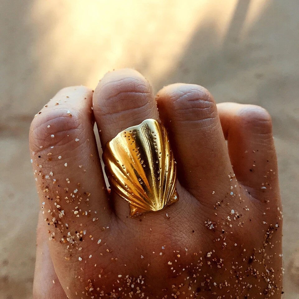 Extravagant Shell Ring