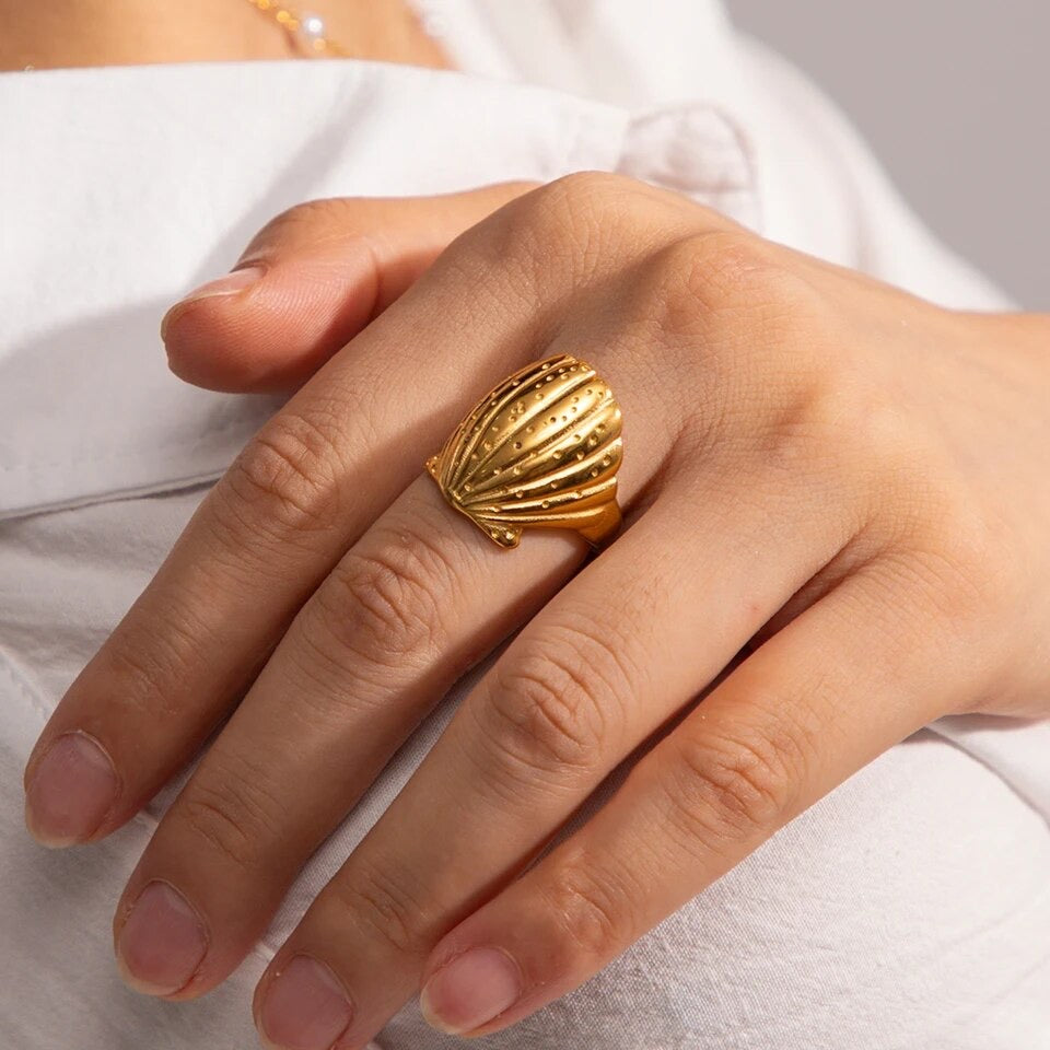 Extravagant Shell Ring