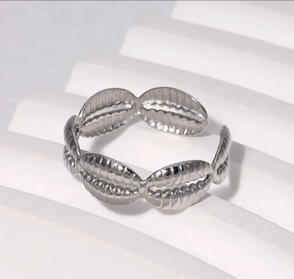 Delicate shell ring