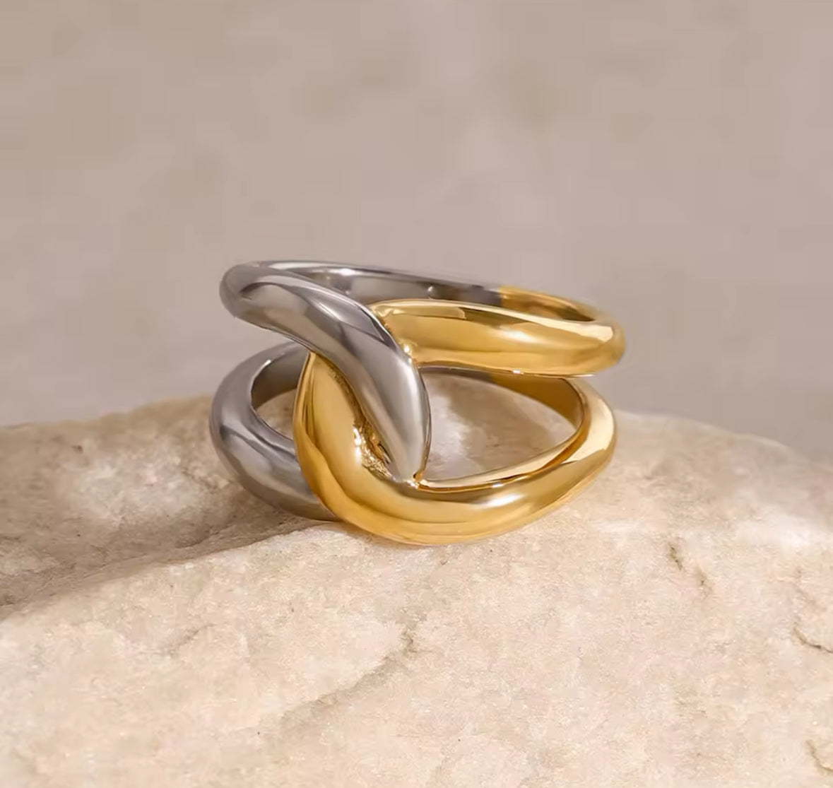 Twisted Geometric Ring