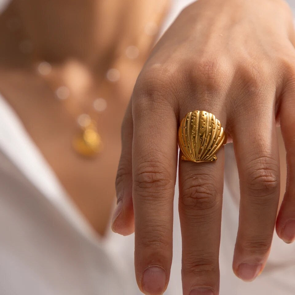 Extravagant Shell Ring