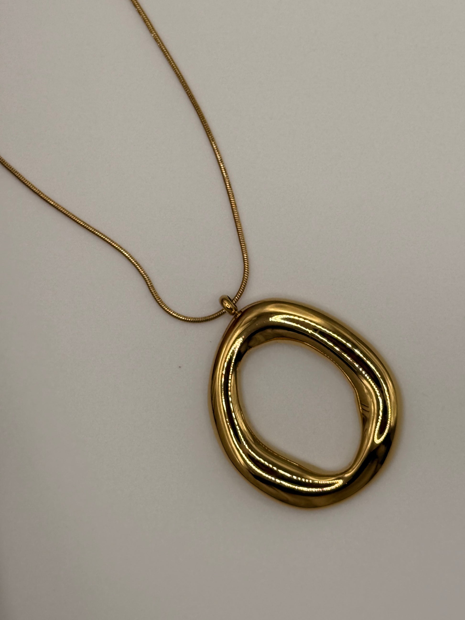 The Oval Necklace